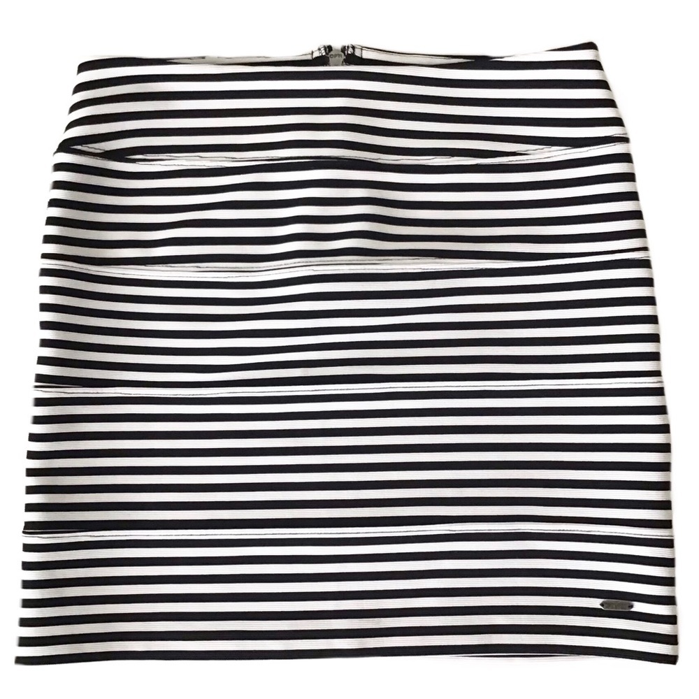 PINK Victoria’s Secret Body-con Mini Skirt (XS)